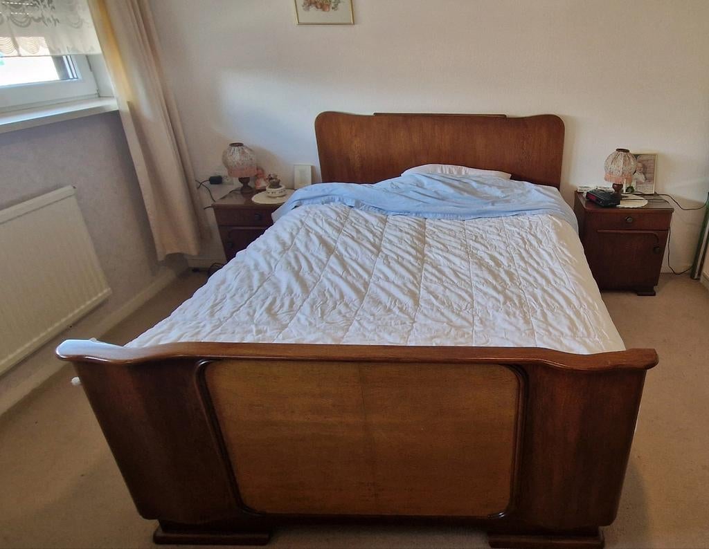 ZEER MOOIE ANTIEKE BEWERKTE EN GERESTAUREEDE SLAAP KAMER COM, Ophalen, Zo goed als nieuw