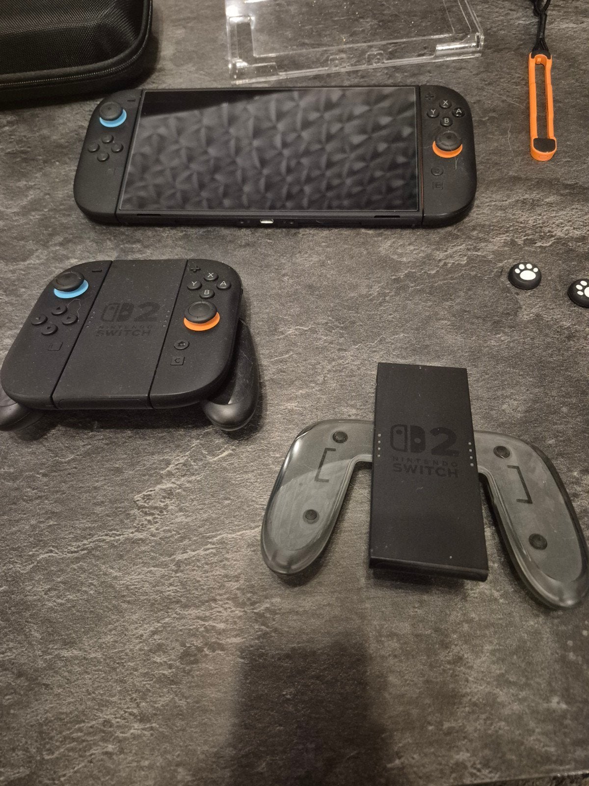 Foto 2 van Nintendo Switch 2 met extra controllers en accessoires