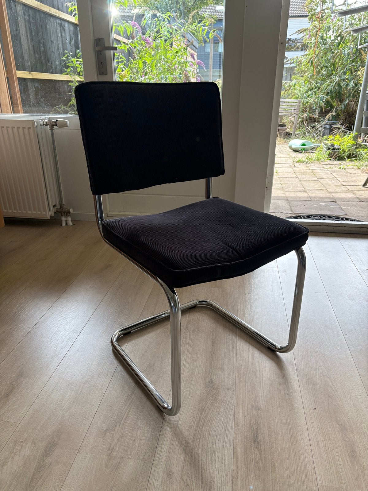 Stoel, metalen frame, zwarte bekleding, Huis en Inrichting, Stoelen, Ophalen, Zwart, Eén