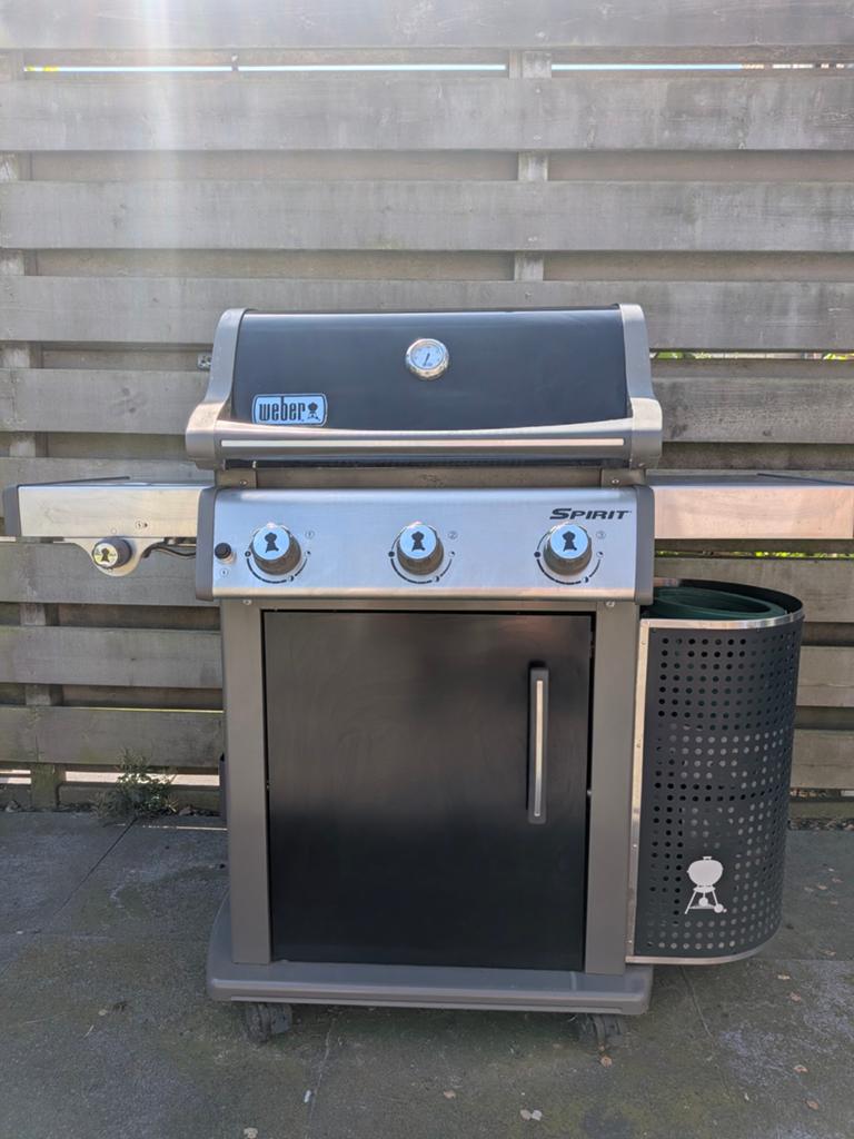 Weber Spirit e 325, met hoes,  extra GBS roosters, Ophalen