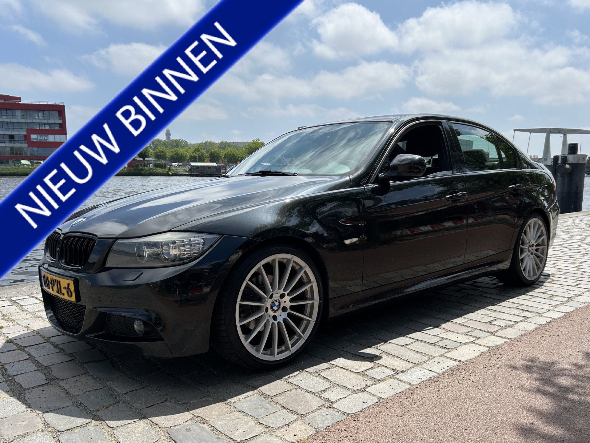 BMW 3 Serie 318i Corporate Lease M Sport Edition airco/ecc n, Euro 5, Zwart, 4 cilinders, Leder en Stof