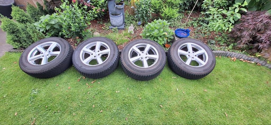 Set Winterbanden met Velgen-17Inch 5x114.3- B235x65R17 ET40, Ophalen of Verzenden