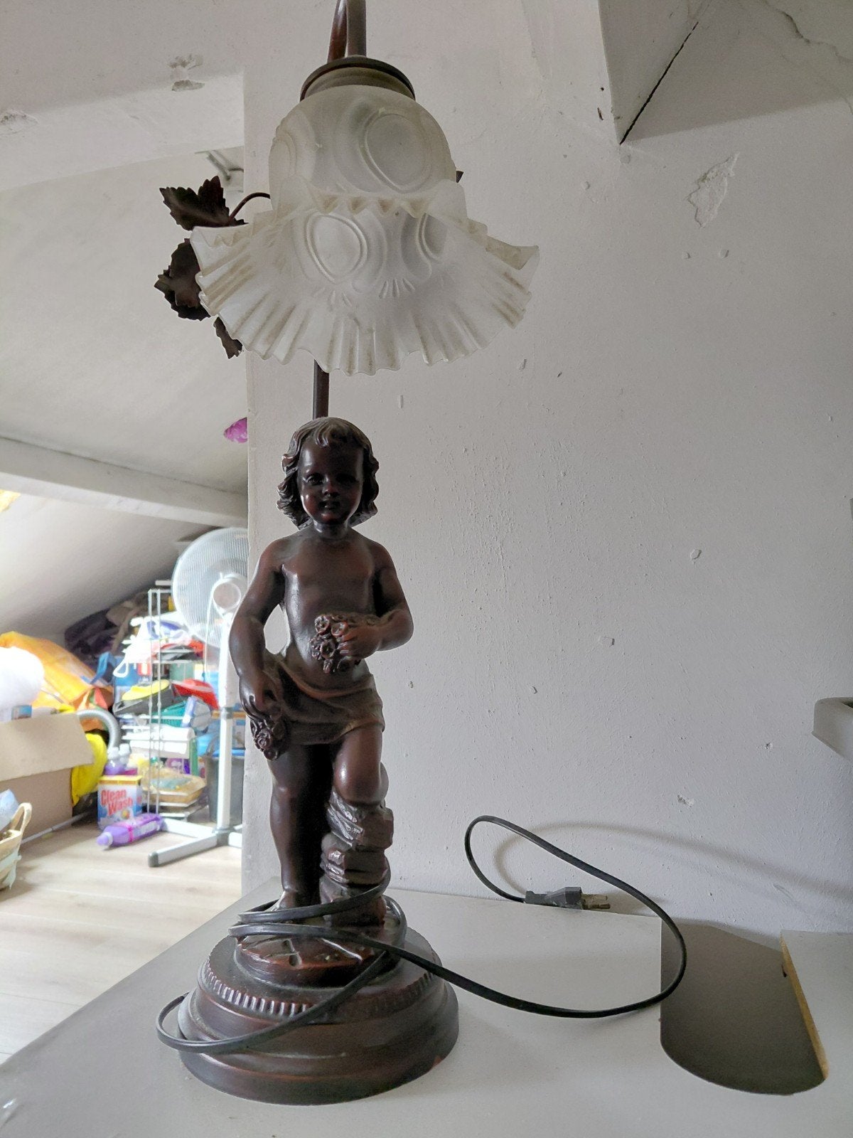 Antieke tafellamp met cherubijn figuur, Ophalen