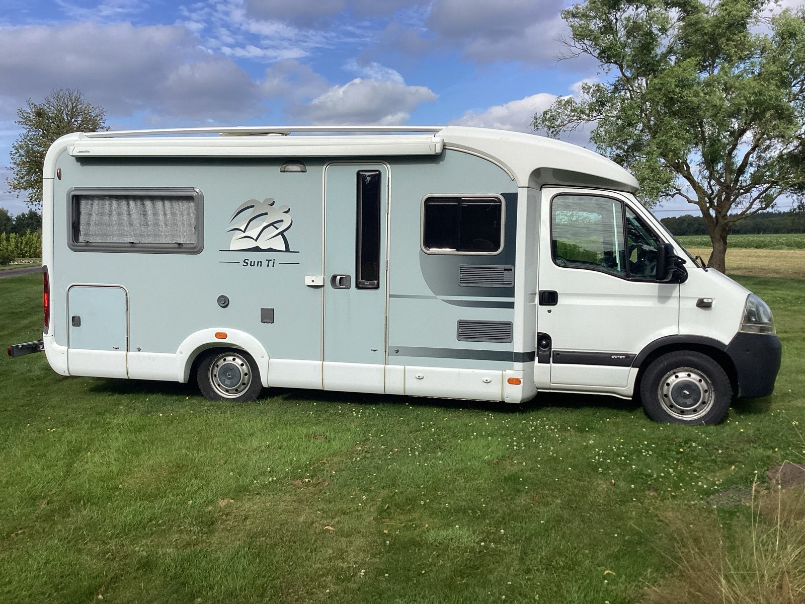 Knaus Sun Ti - Half-integraal camper met luifel, Caravans en Kamperen, Campers, Standaard zit, Ringverwarming, Tot en met 2, 6 tot 7 meter