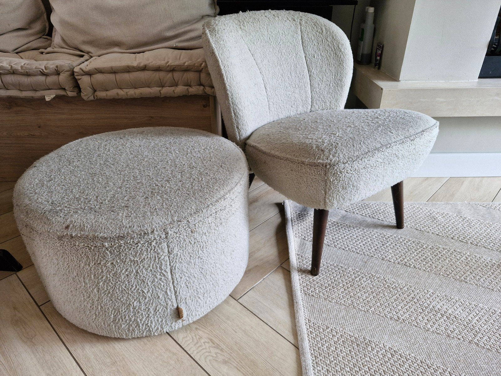 Stoel en poef van Woood, gratis af te halen, Huis en Inrichting, Stoelen, Ophalen, Gebruikt, Grijs, Eén