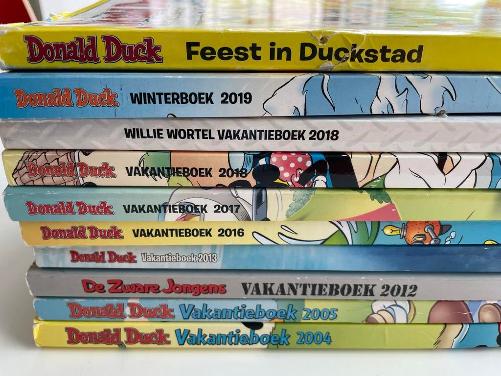 10 Donald Duck Vakantieboeken en Winterboek - Diverse Jaren, Meerdere stripboeken, Ophalen of Verzenden, Gelezen