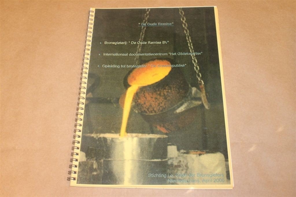 Bronsgieterij De Oude Remise., Boeken, Ophalen of Verzenden, Gelezen