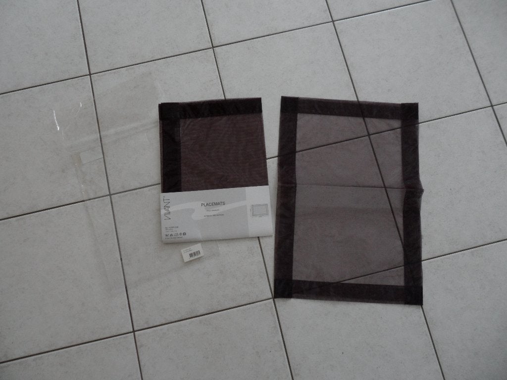 2 aubergine placemats 32 x 48 cm, Ophalen of Verzenden, Nieuw