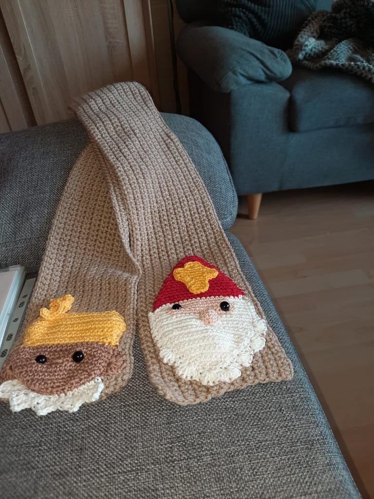 Leuke gehaakte Sint en Piet sjaal, Ophalen of Verzenden, Nieuw, Jongetje of Meisje, Sjaal
