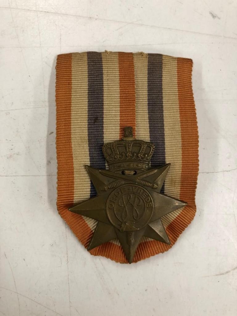 Orde & Vrede - Medaille - Nederlands leger, Fa. A. Tack Breda, Lintje, Medaille of Wings, Ophalen of Verzenden, Fa. A. Tack Breda