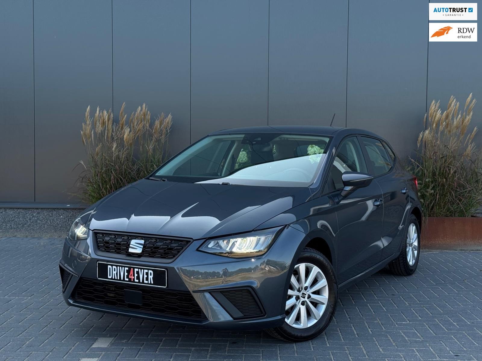 SEAT Ibiza 1.0 Style SPORTVELGEN|LED|AIRCO|CR CONTROL|ELEK P, Auto's, Voorwielaandrijving, Dealer onderhouden, Stof, Gebruikt