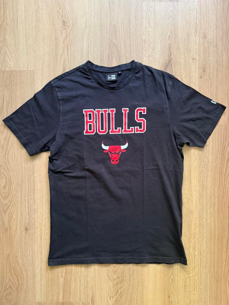 New Era Chicago Bulls T-Shirt Zwart - M, Ophalen of Verzenden, Gedragen, Maat 48/50 (M), Zwart