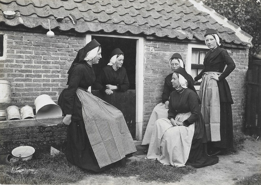 Foto Terschelling - Klederdracht, Verzenden, Foto, Klederdracht, Zo goed als nieuw