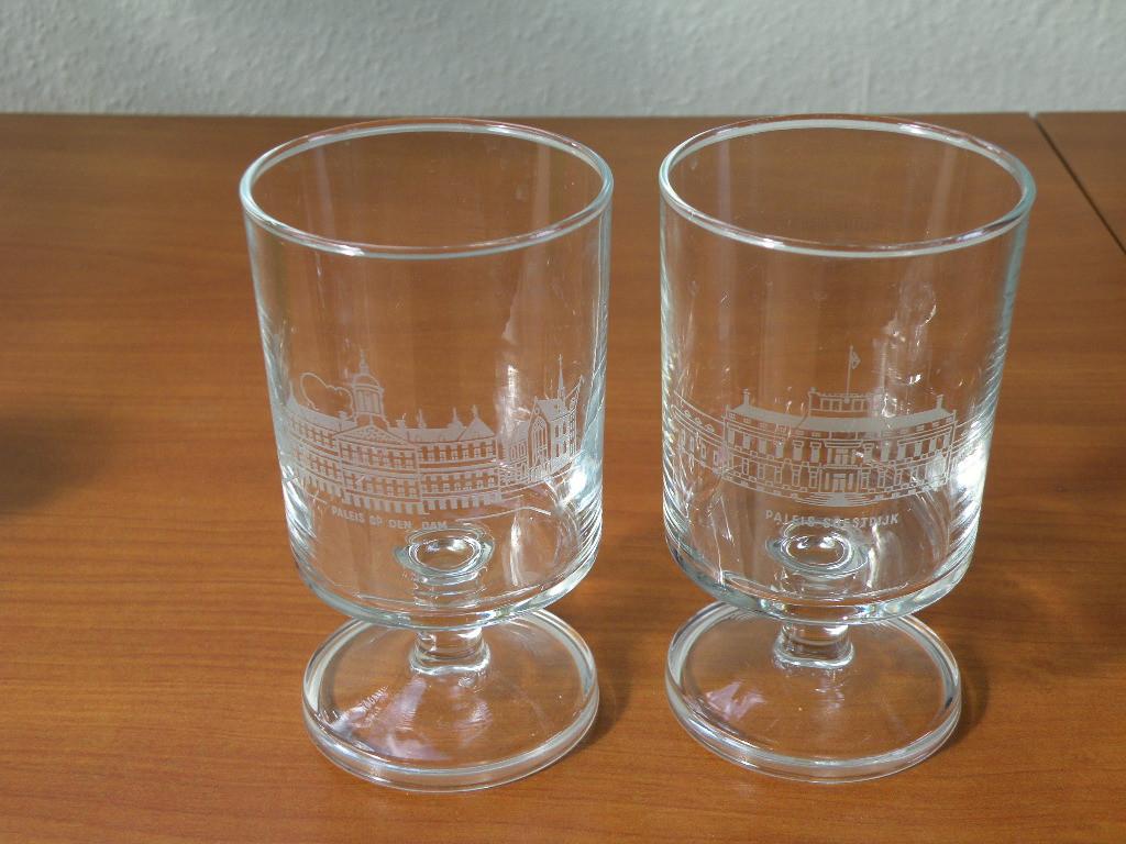 Glazen met afbeelding paleizen. 2 Stuks., Glas of Glazen, Ophalen of Verzenden, Overige stijlen, Glas