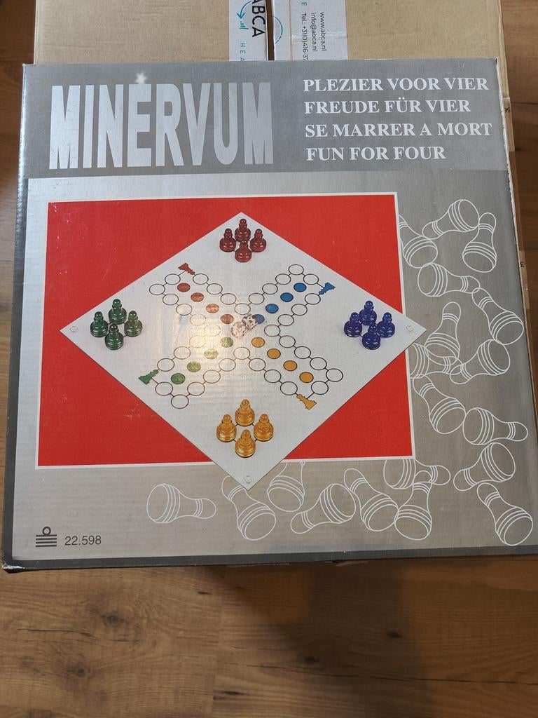 Mens erger je niet bordspel glas - Minervum bordspel, Hobby en Vrije tijd, Gezelschapsspellen | Bordspellen, Drie of vier spelers