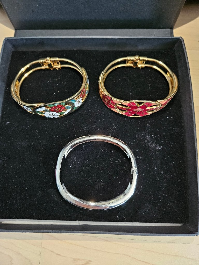 oude set armbanden (LET OP rode is beschadigd zie omschrijv), Verzenden, Gebruikt, Zilver, Zilver