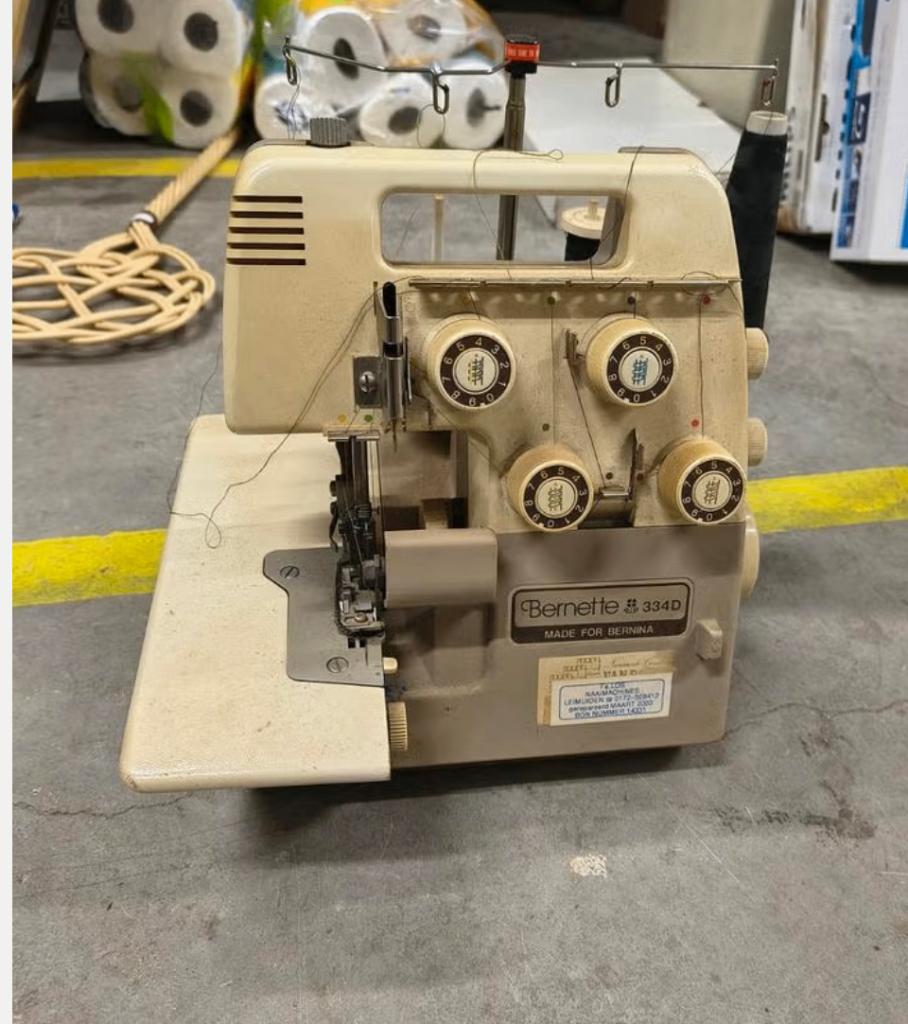 Bernette 334D lockmachine - naaimachine, ., Zo goed als nieuw, Lockmachine, .