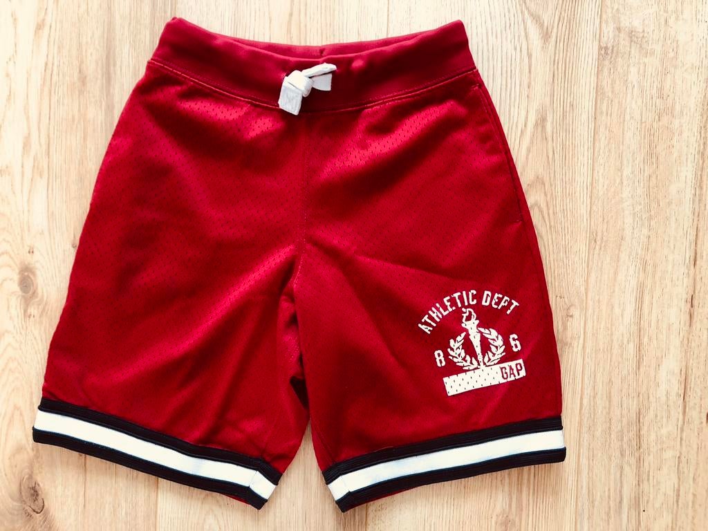 Nieuw stoere GAP korte broek short trainingspak rood 134, Ophalen of Verzenden, Nieuw, Jongen, Broek