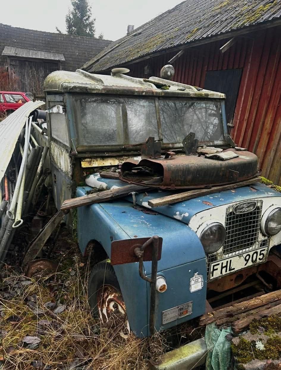 2x Land Rover Series 1 (86 & 107) - Tuinvondst, 4 cilinders, Blauw, Handgeschakeld, Vierwielaandrijving