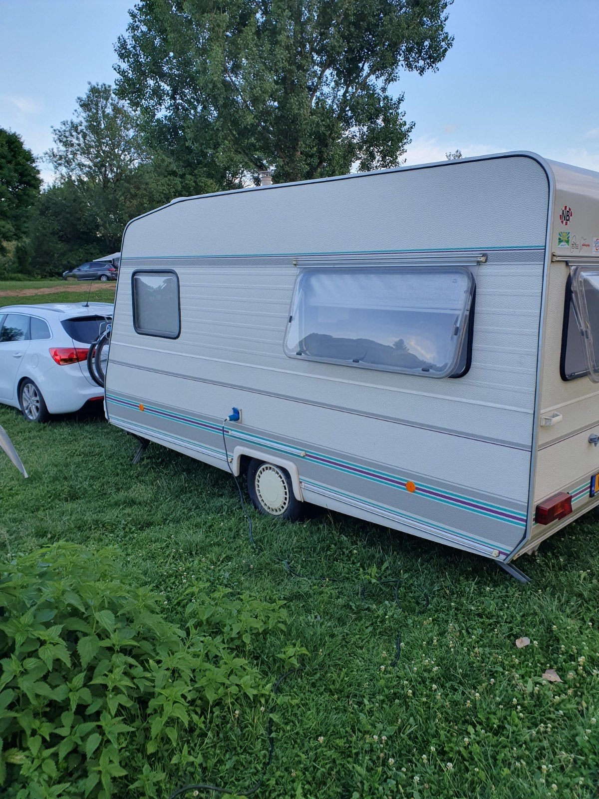 Leuke lichtgewicht Caravelair 1994 met voortent en luifel, Vast bed, Treinzit, Particulier, Caravelair