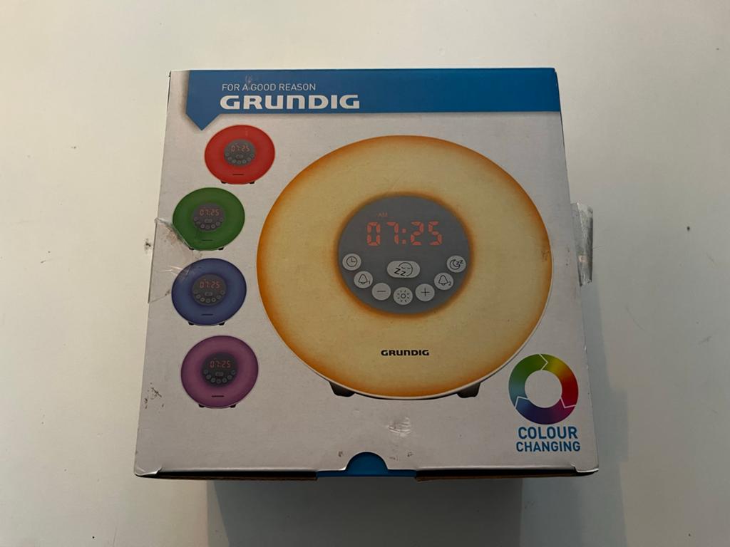 Grundig Wake-up Light met FM Radio en Zonsopgangsimulatie, Witgoed en Apparatuur, Wekkers, Ophalen of Verzenden, Nieuw, Digitaal