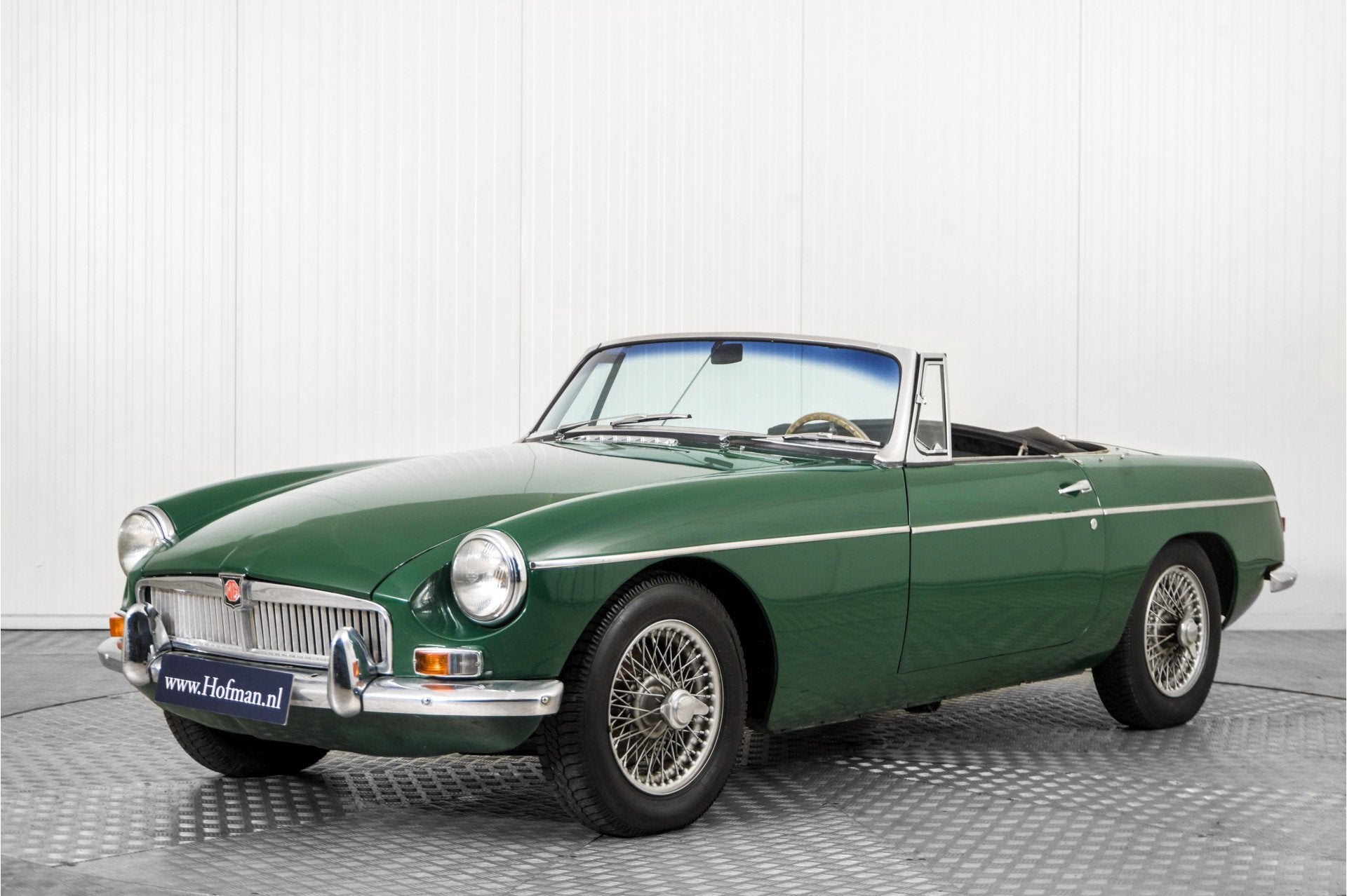 MG B MGB 1.8 met overdrive , spaakwielen (bj 1965)