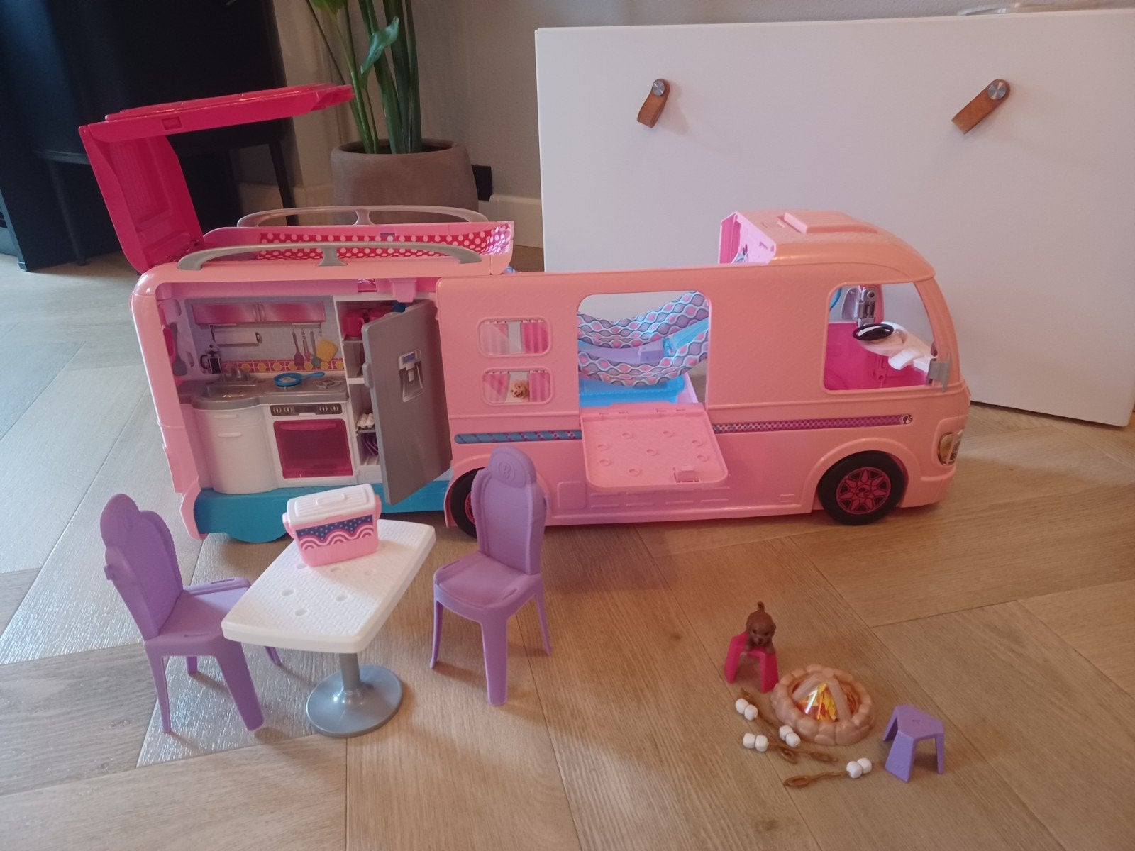 barbie camper, Kinderen en Baby's, Speelgoed | Poppenhuizen, Ophalen, Zo goed als nieuw, Toebehoren