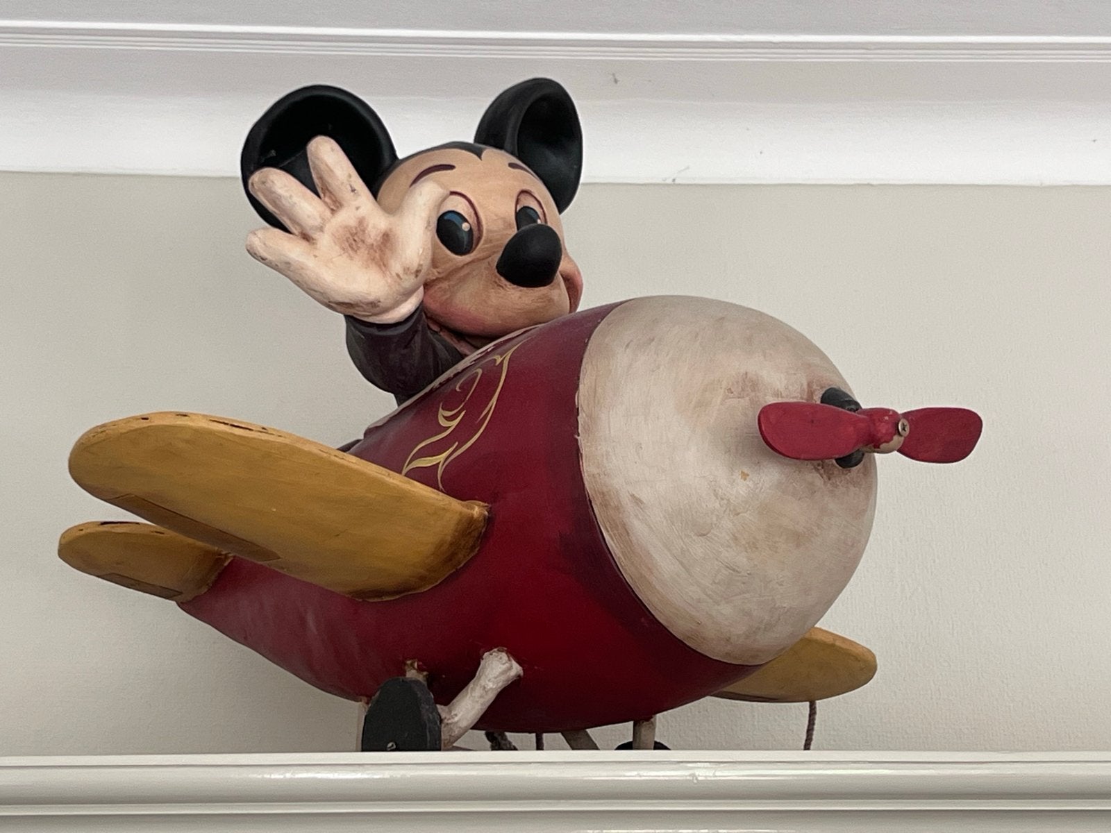Mickey Mouse in vliegtuig beeld - Disney verzamelobject, Verzamelen, Ophalen, Mickey Mouse, Gebruikt, Beeldje of Figuurtje