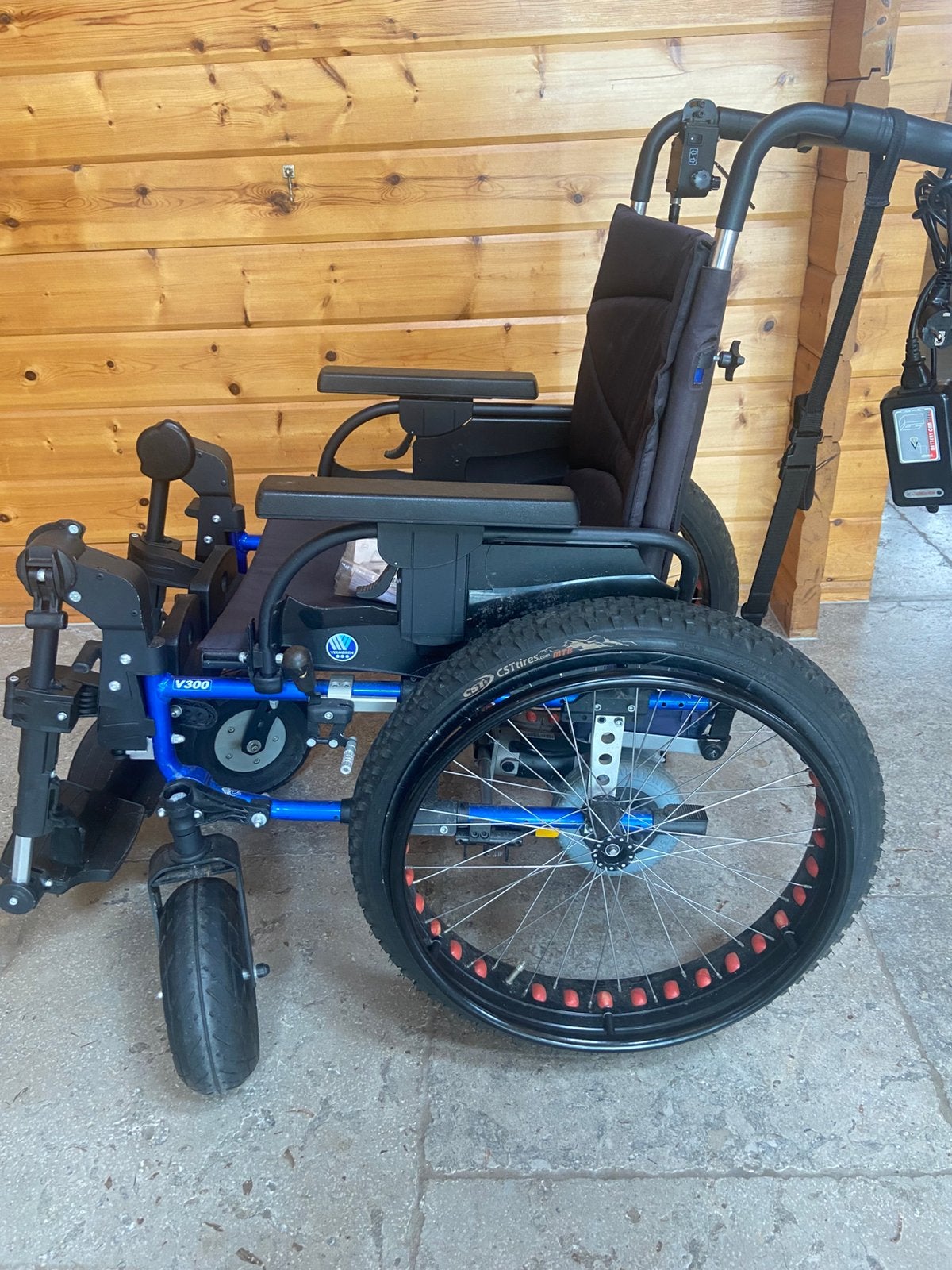 Stoere rolstoel met brede banden, Ophalen, Inklapbaar, Gebruikt, Duwrolstoel