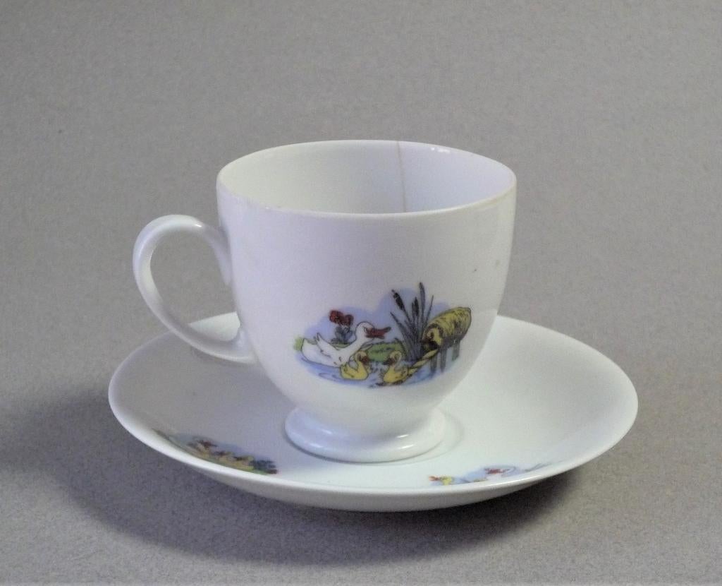 kinderservies kop en schotel Eendjes, jaren '50, Antiek en Kunst, Antiek | Servies los, Verzenden
