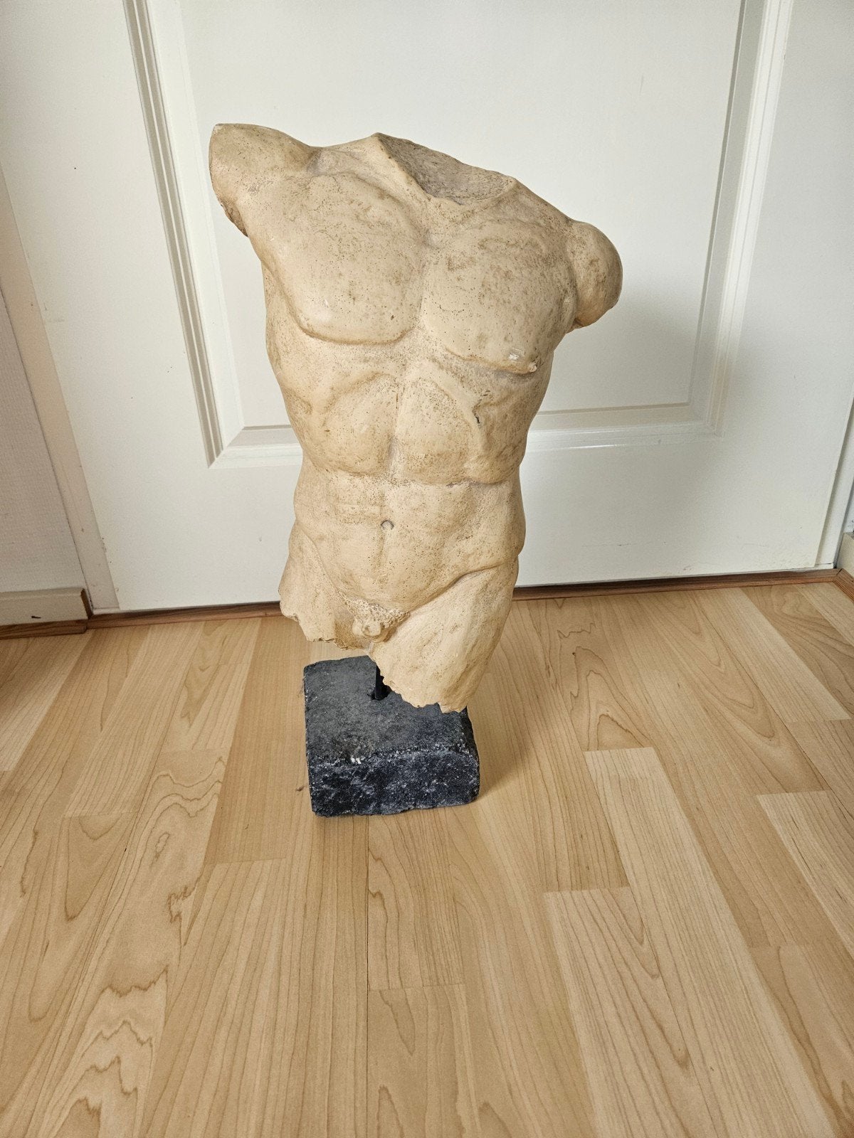 Klassieke Torso Sculptuur - Gipsen Beeld op Sokkel, Antiek en Kunst, Ophalen, Gips, 20 - 50 cm, Op sokkel