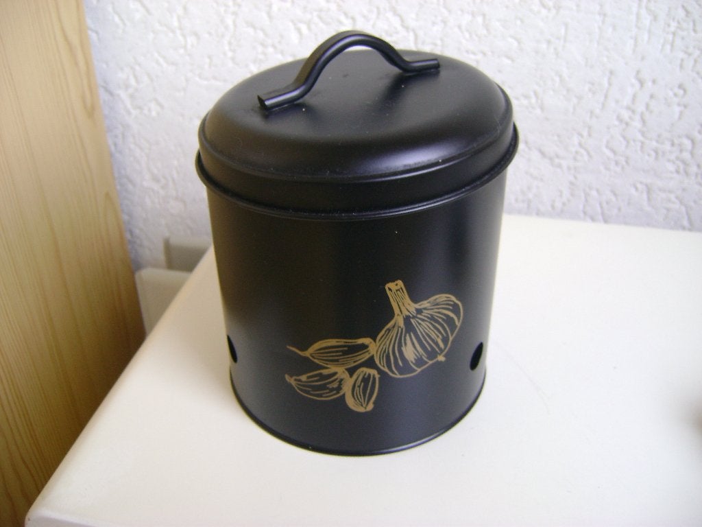 zwart  knoflook blik met 3 luchtgaten van 14hoogx13rond, Ophalen of Verzenden, Zo goed als nieuw, Metaal, Voorraadpot