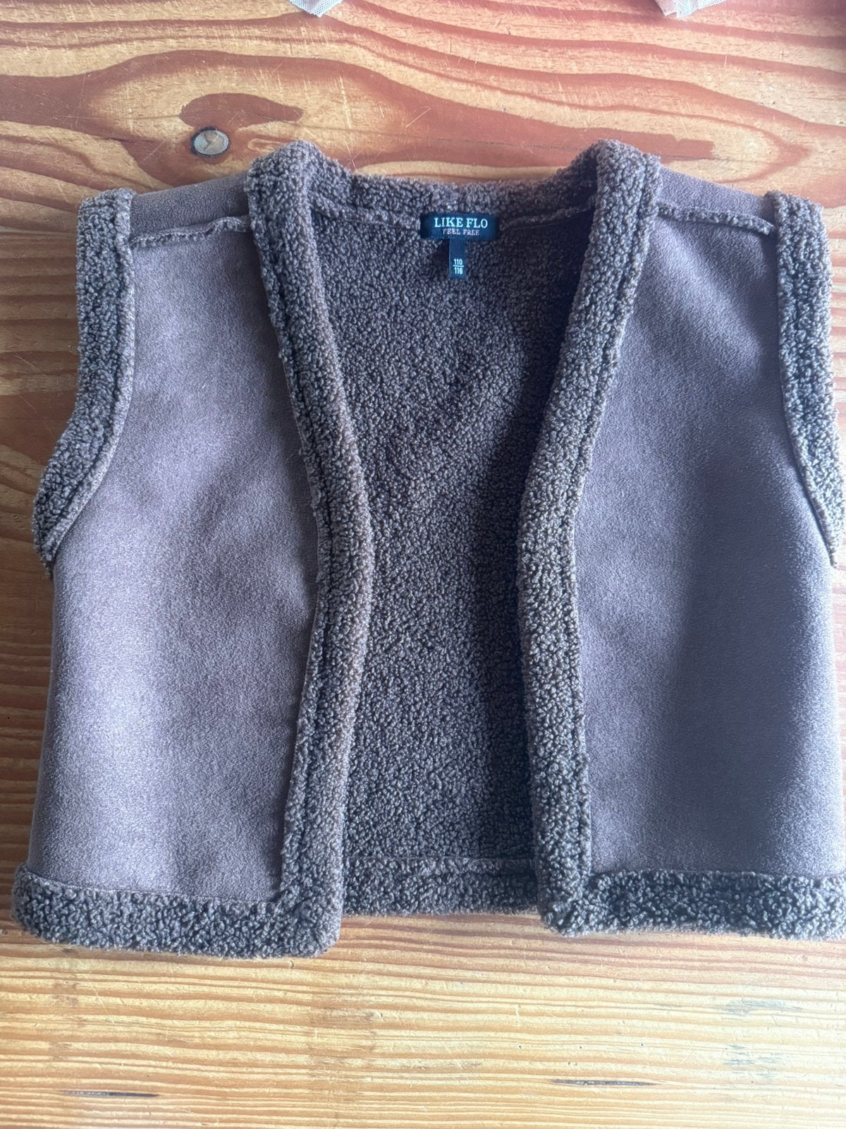 Giletje Like Flo 110-116, Kinderen en Baby's, Ophalen of Verzenden, Zo goed als nieuw, Jongen of Meisje, Trui of Vest