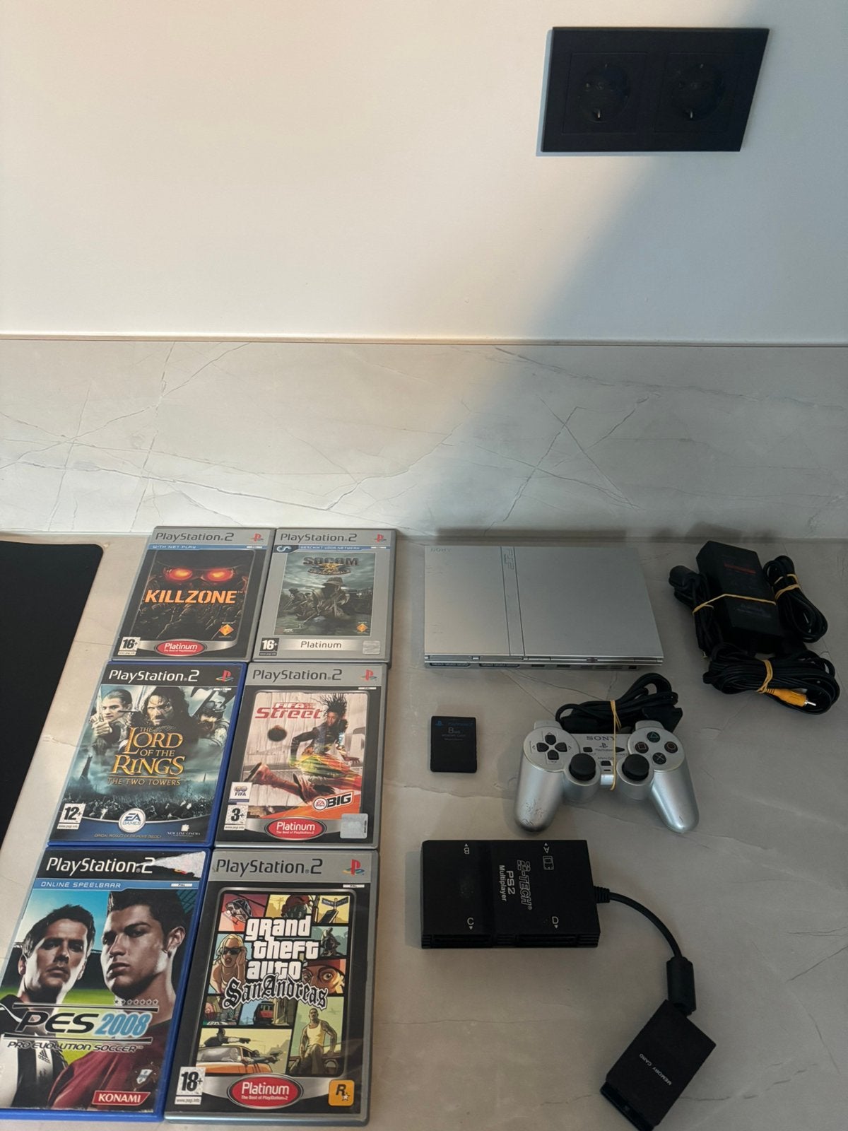 PlayStation 2, Spelcomputers en Games, Spelcomputers | Sony PlayStation 2, Gebruikt, Ophalen of Verzenden, Met 1 controller, Zilver