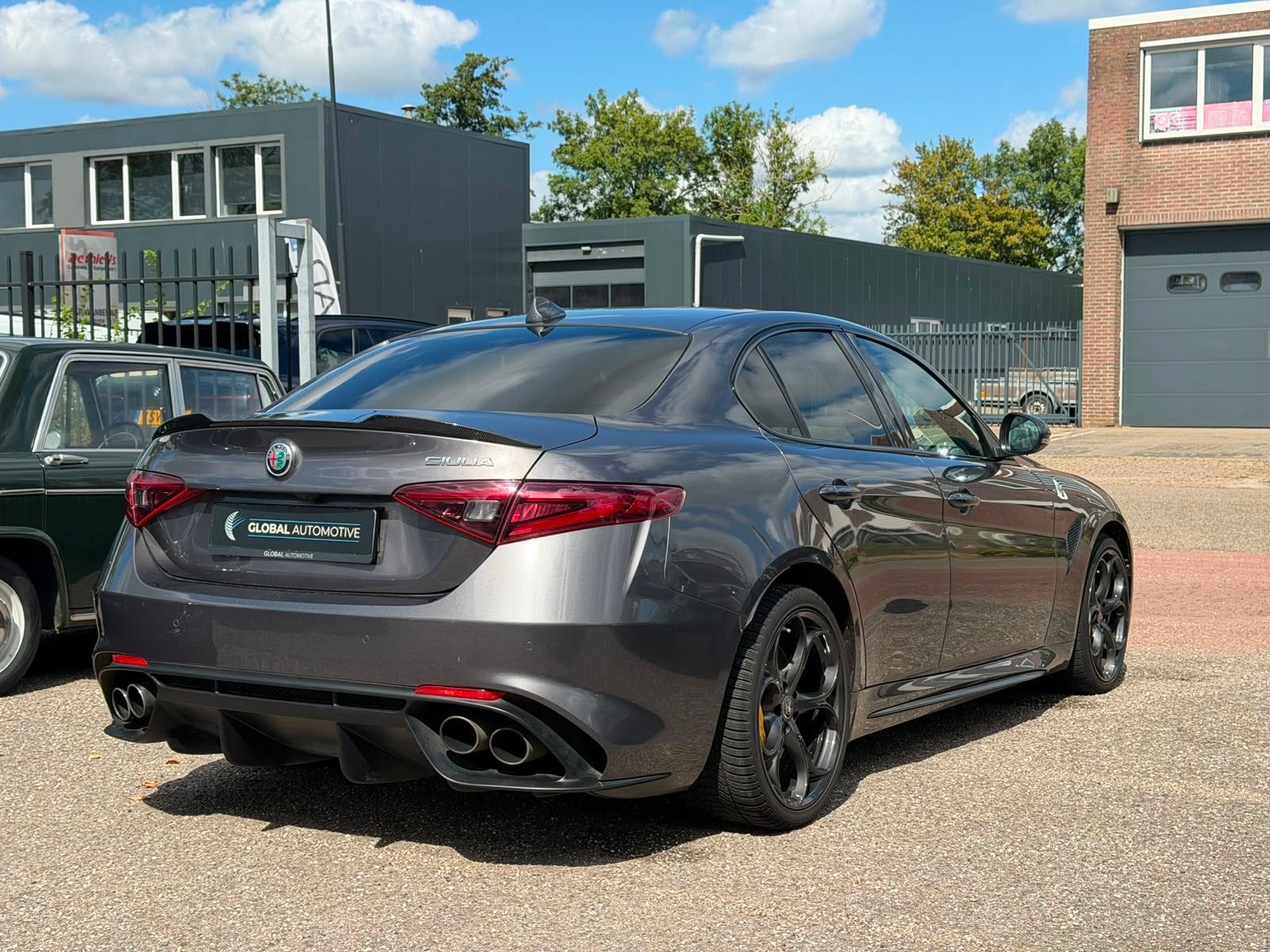 Alfa Romeo Giulia 2.9 V6 Quadrifoglio - BTW AUTO - CARBON PA, Auto's, Automaat, Dealer onderhouden, Achterwielaandrijving, Gebruikt