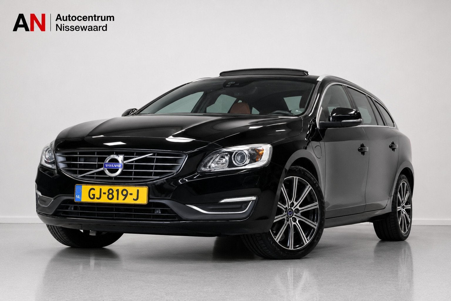 Volvo V60 2.4 D6 Twin Engine Summum |Dakje|Leder|Memory|, Automaat, Euro 6, Zwart, Vierwielaandrijving