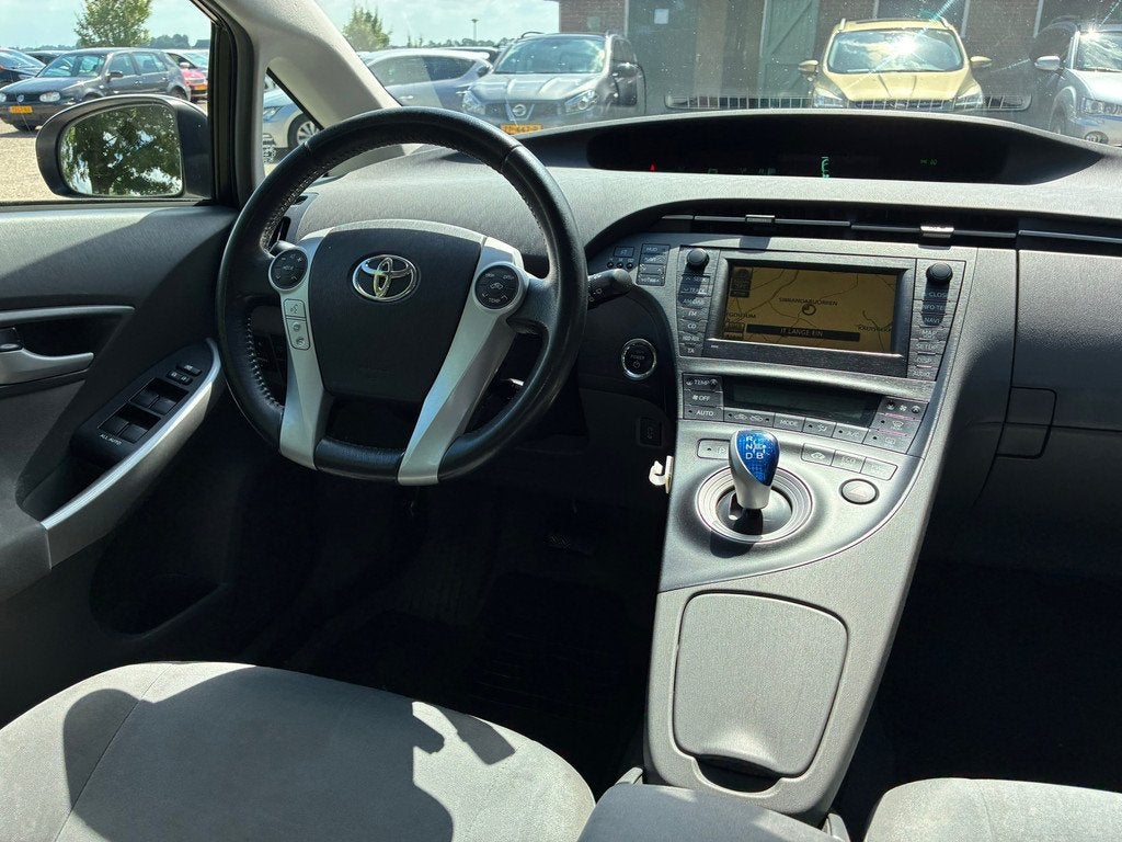 Toyota Prius 1.8 Dynamic | Solar roof + Pano + Xenon + Navi, Auto's, Toyota, Gebruikt, 4 cilinders, Alcantara, Wit