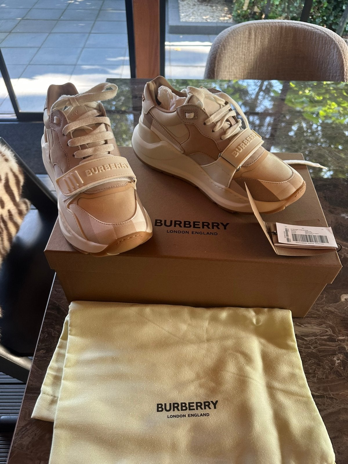 Burberry gympen mt 38, Ophalen of Verzenden, Zo goed als nieuw