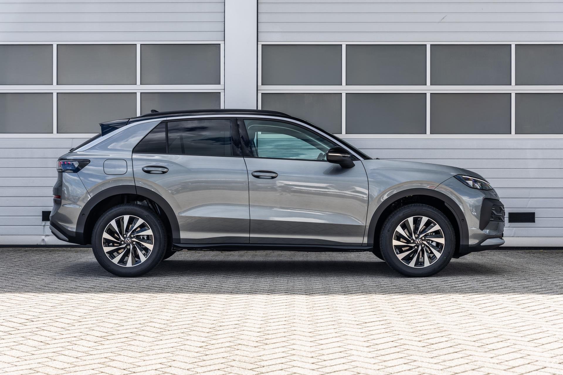 Volkswagen T-Roc 1.5 eTsi 115pk Life First Edition | Tech Pa, Auto's, Volkswagen, 12 maanden, Stof, 1498 cc, 116 pk