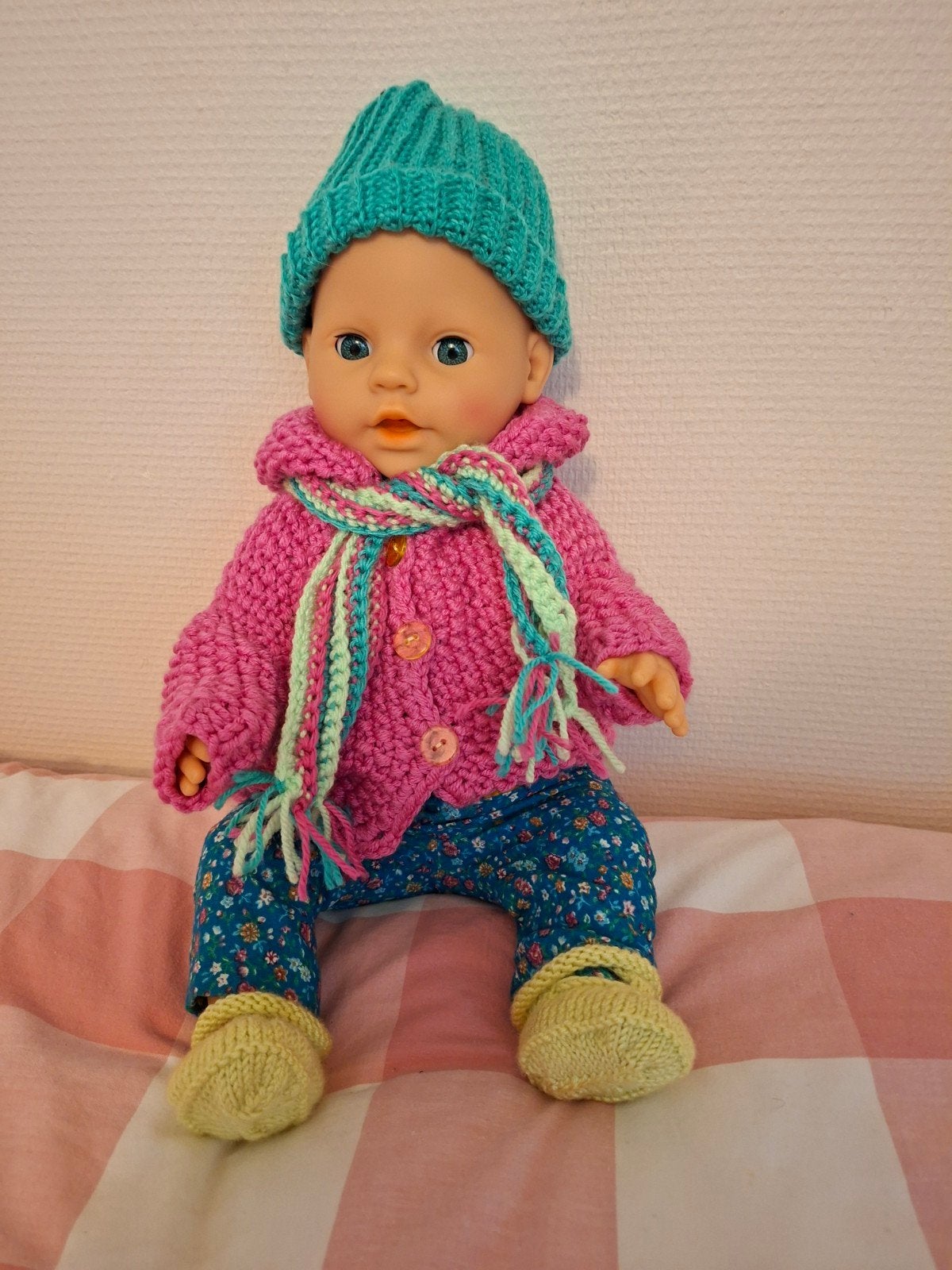 Babypop met accessoires en handgemaakte kleding, Kinderen en Baby's, Speelgoed | Poppen, Ophalen, Gebruikt, Babypop