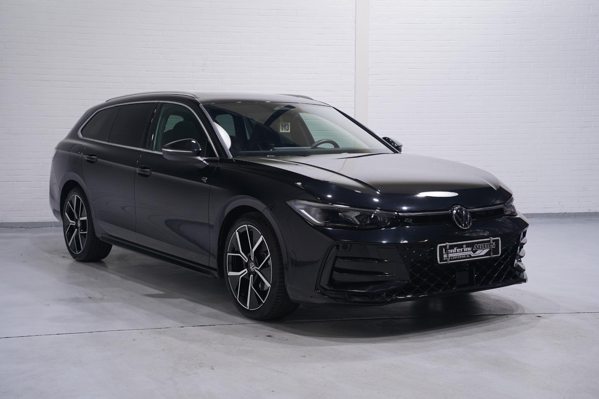 Volkswagen Passat R-line 150 PK DSG Panodak camera IQ Light, Stof, Gebruikt, Zwart, 4 cilinders