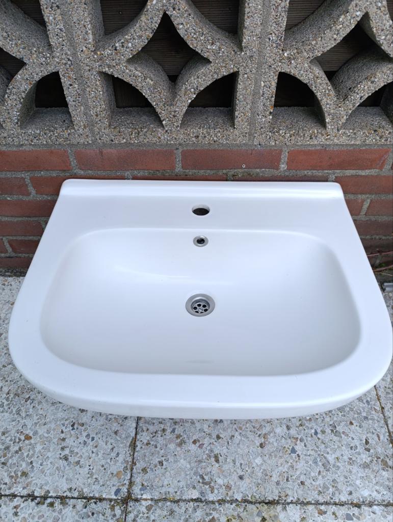 Witte wastafel met kraangat en overloop, Ophalen of Verzenden, Gebruikt, Wastafel