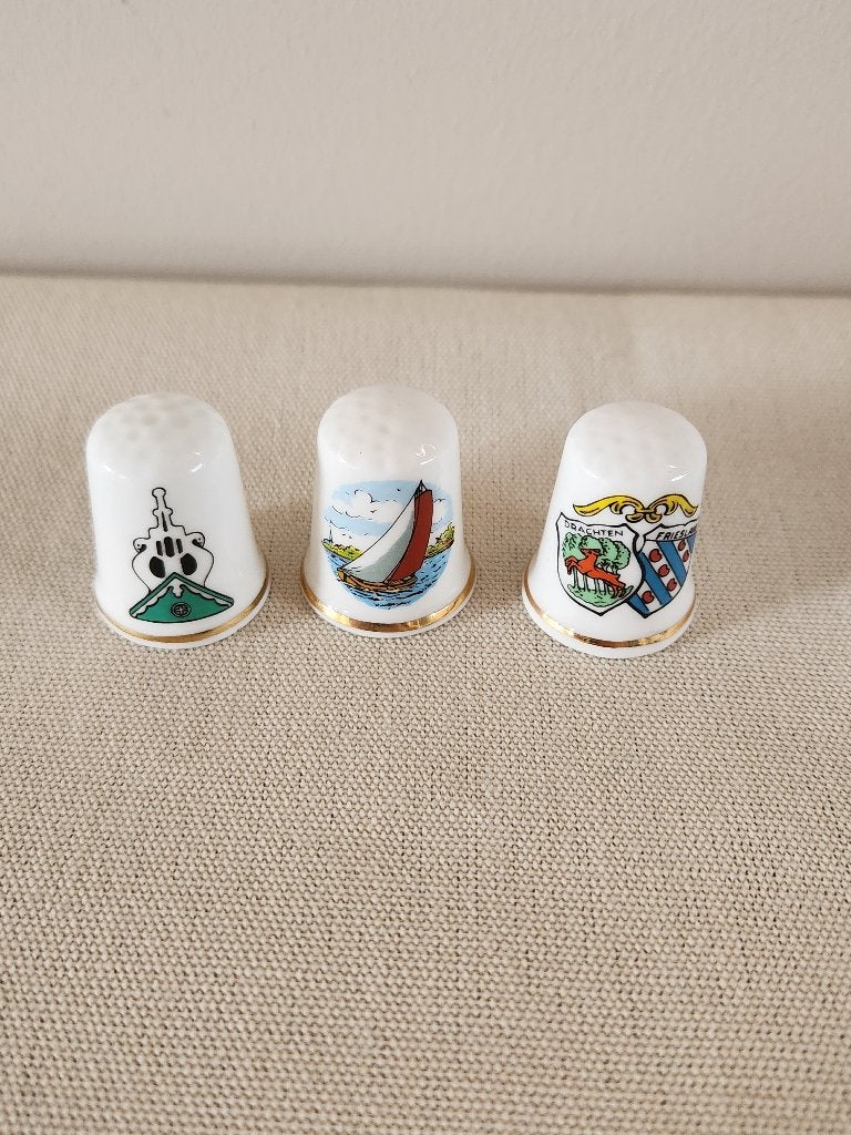 3x Vingerhoedjes - Friesland - Fine bone China, Ophalen of Verzenden, Zo goed als nieuw, Porselein, Nederland