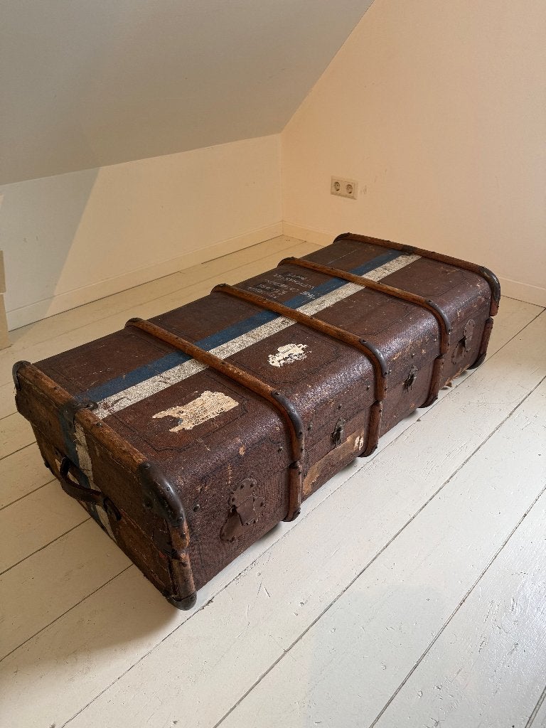 Antieke hutkoffer ca. 1930, originele reislabels, Cunard, Antiek en Kunst, Ophalen