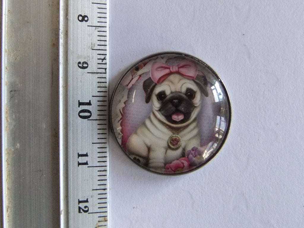 Leuke Mopshondpuppy  Pin met Roze Strikje, Verzamelen, Speldjes, Pins en Buttons, Ophalen of Verzenden, Nieuw, Dier of Natuur