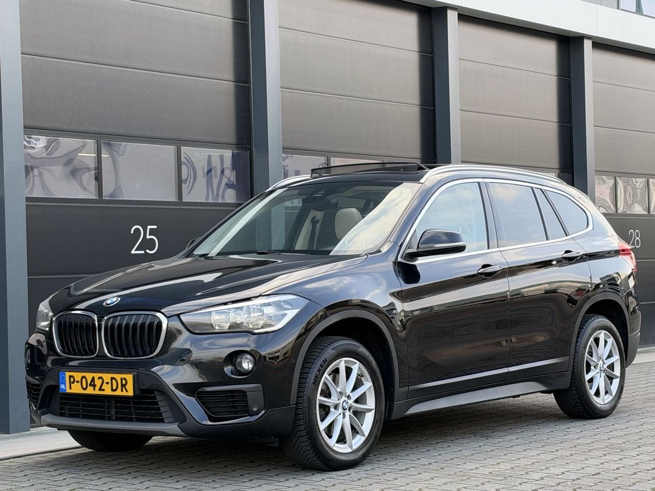 BMW X1 2.0 18D Pano Leer Camera Clima (bj 2018, automaat), Auto's, 1995 cc, Verwarmde buitenspiegels, 1445 kg, Zwart