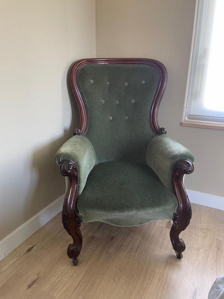 Antieke fauteuil in Victoriaanse stijl, groen fluweel, Ophalen