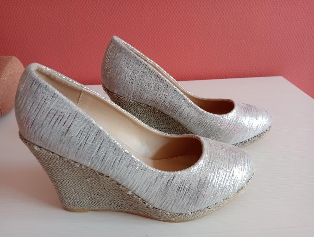 Prachtige schoenen met sleehak, Pumps, Ophalen of Verzenden, Grijs, Trend One