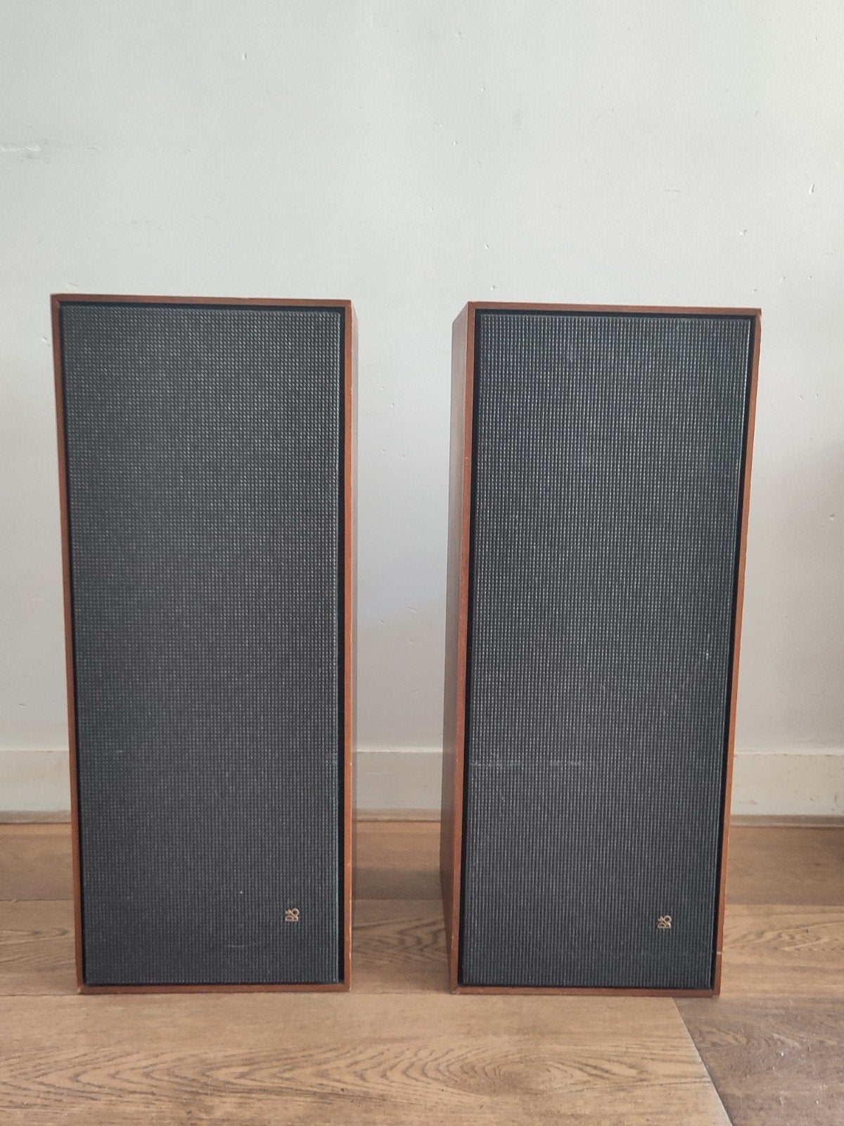 Vintage BeoVox speakers 2400 B & O luidsprekers teak hout, Vloerstaande luidspreker, Gebruikt, Inclusief kabels, Ophalen of Verzenden