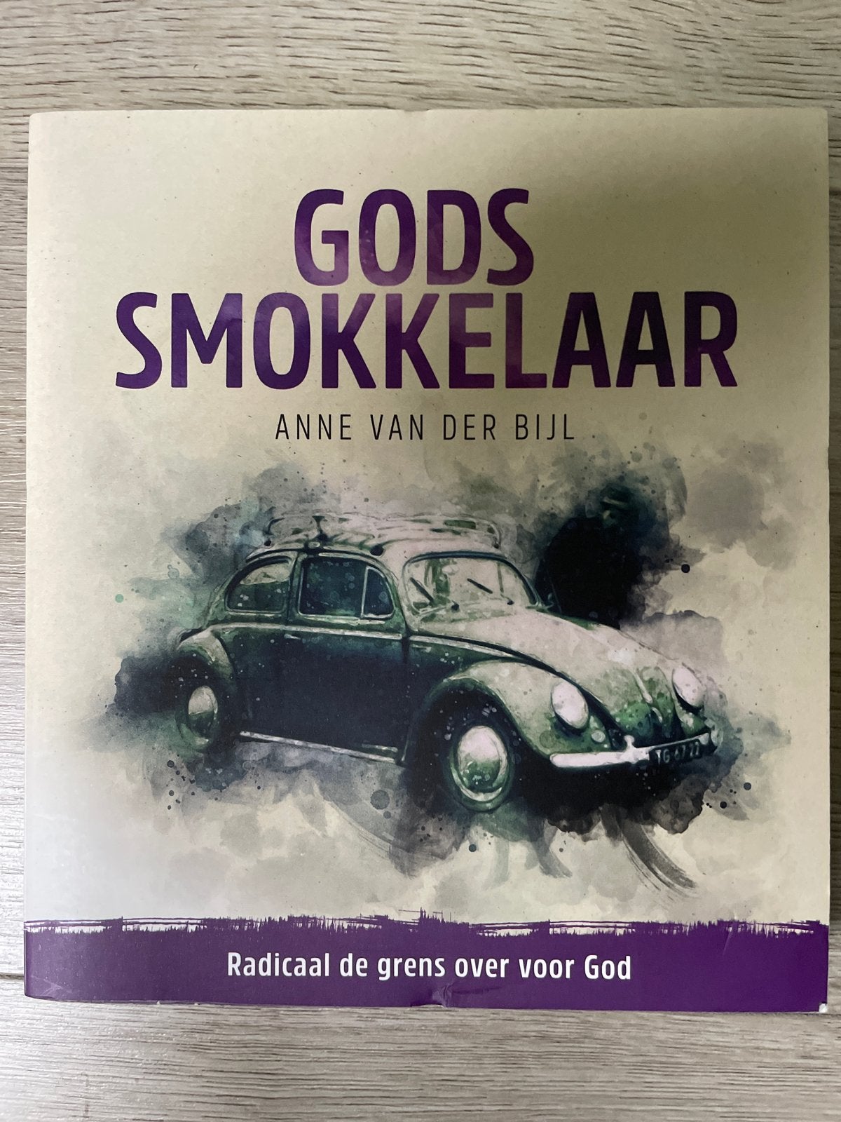 Gods Smokkelaar - Anne van der Bijl (Open Doors), Ophalen of Verzenden, Zo goed als nieuw, Christendom | Protestants